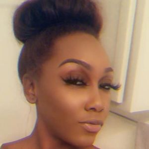 Meet your Posher, Akeyia